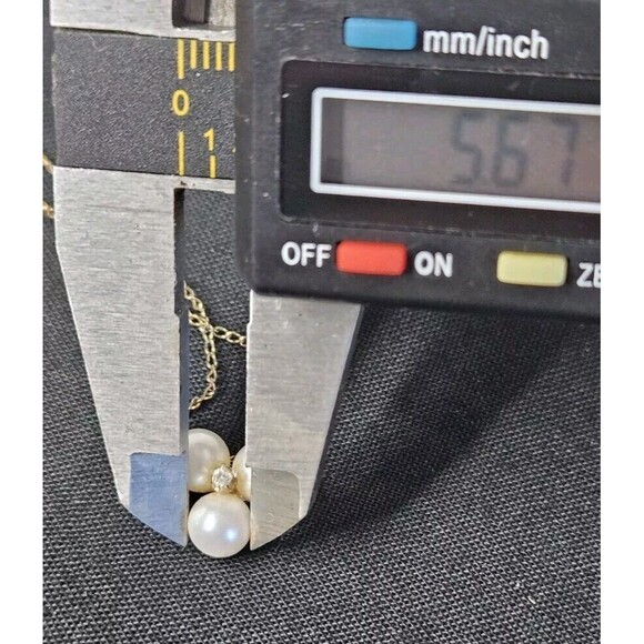 Vtg 14k Gold Triple 5.5mm Pearl & Diamond Accent Pendant 1.66g On A 10kGF Chain - Picture 8 of 11